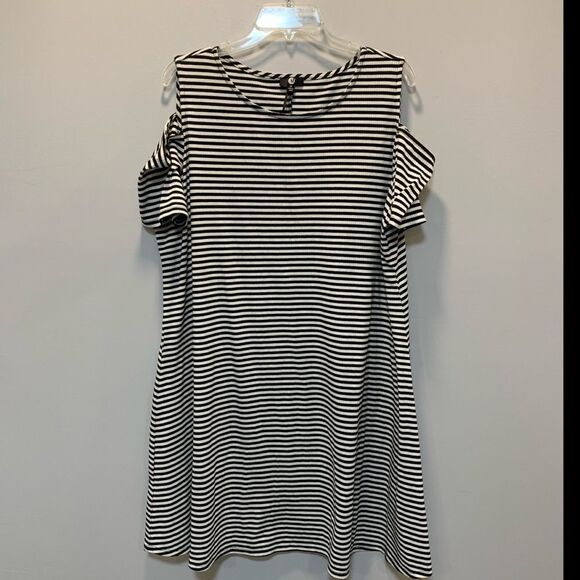 A&I Black white striped cold shoulder shift dress - Picture 8 of 12